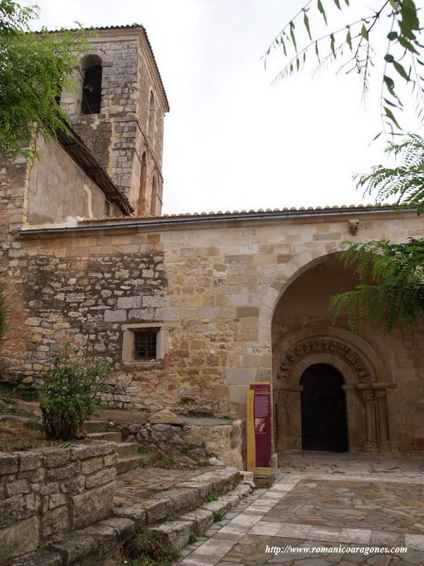 VISTA SUR DEL TEMPLO. PORCHE AADIDO. PORTADA Y TORRE A PONIENTE